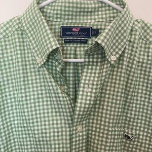 Vineyard Vines button down “tucker”. Men’s large.